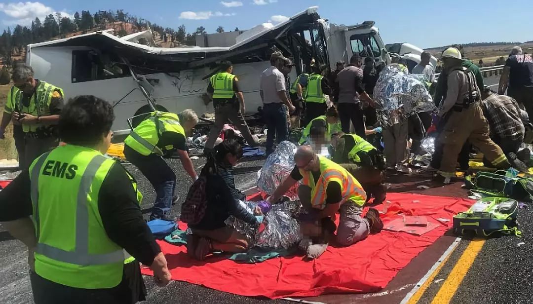 旅行遇车祸致1死4伤旅行遭遇车祸，悲剧发生致一死四伤