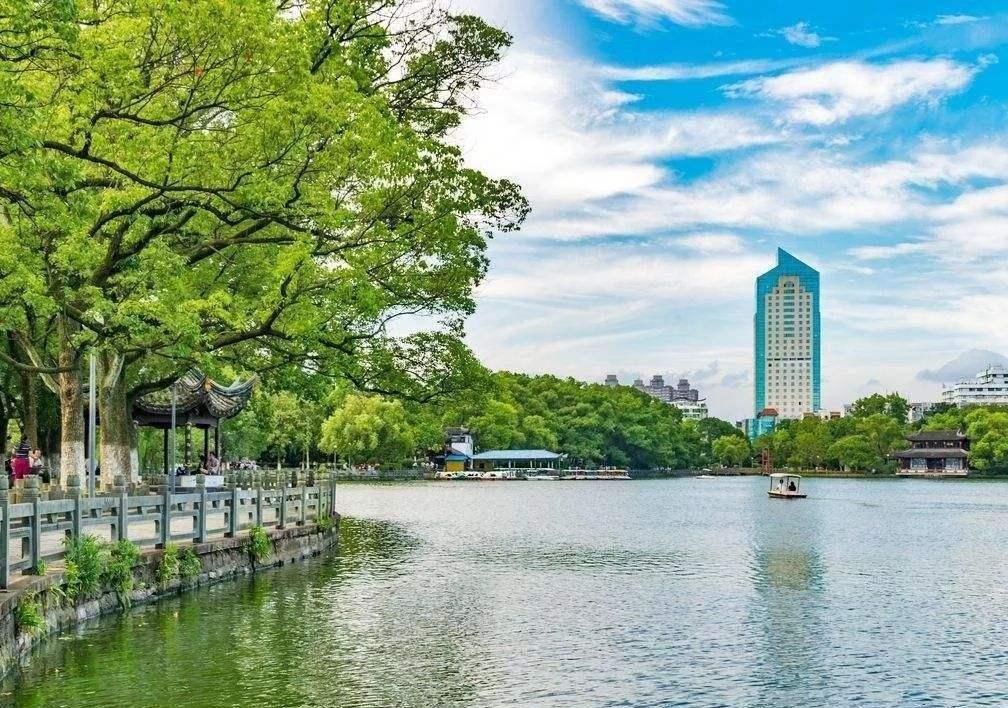 三地冲刺万亿城市 其中一个更特殊三地冲刺万亿城市，揭秘特殊之城的独特魅力与挑战